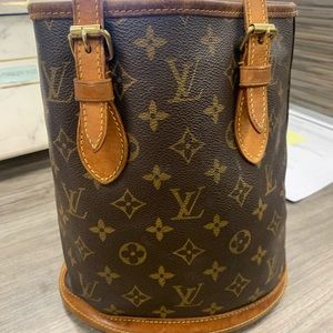 Louis Vuitton Authentic Petite bucket bag